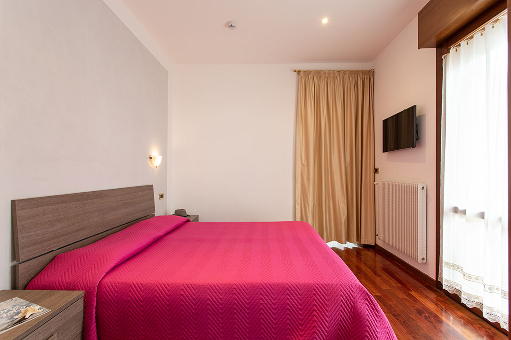 slide-windsor-camera20